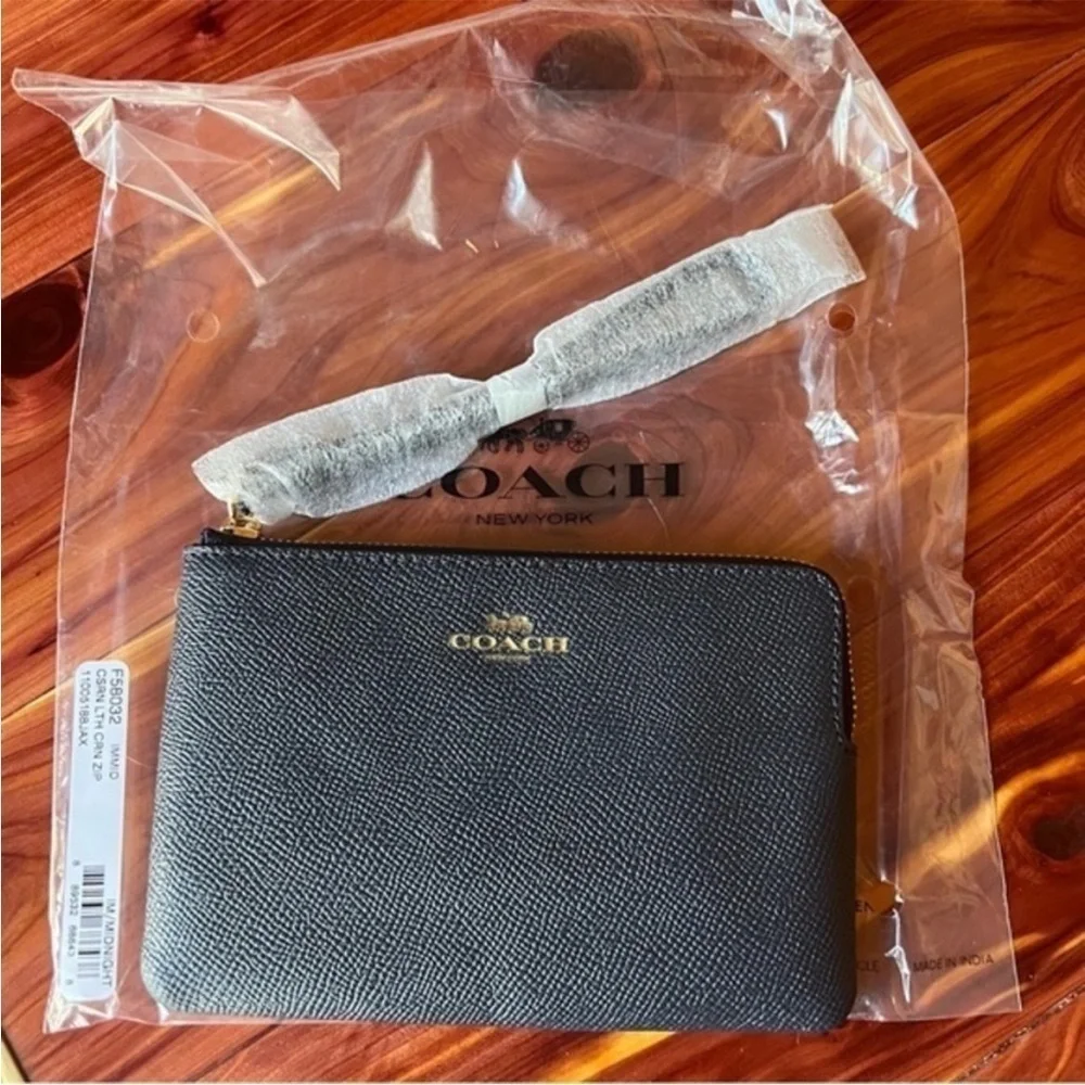 Coach corner zip wristlet navy zip top with gold tone hardware new